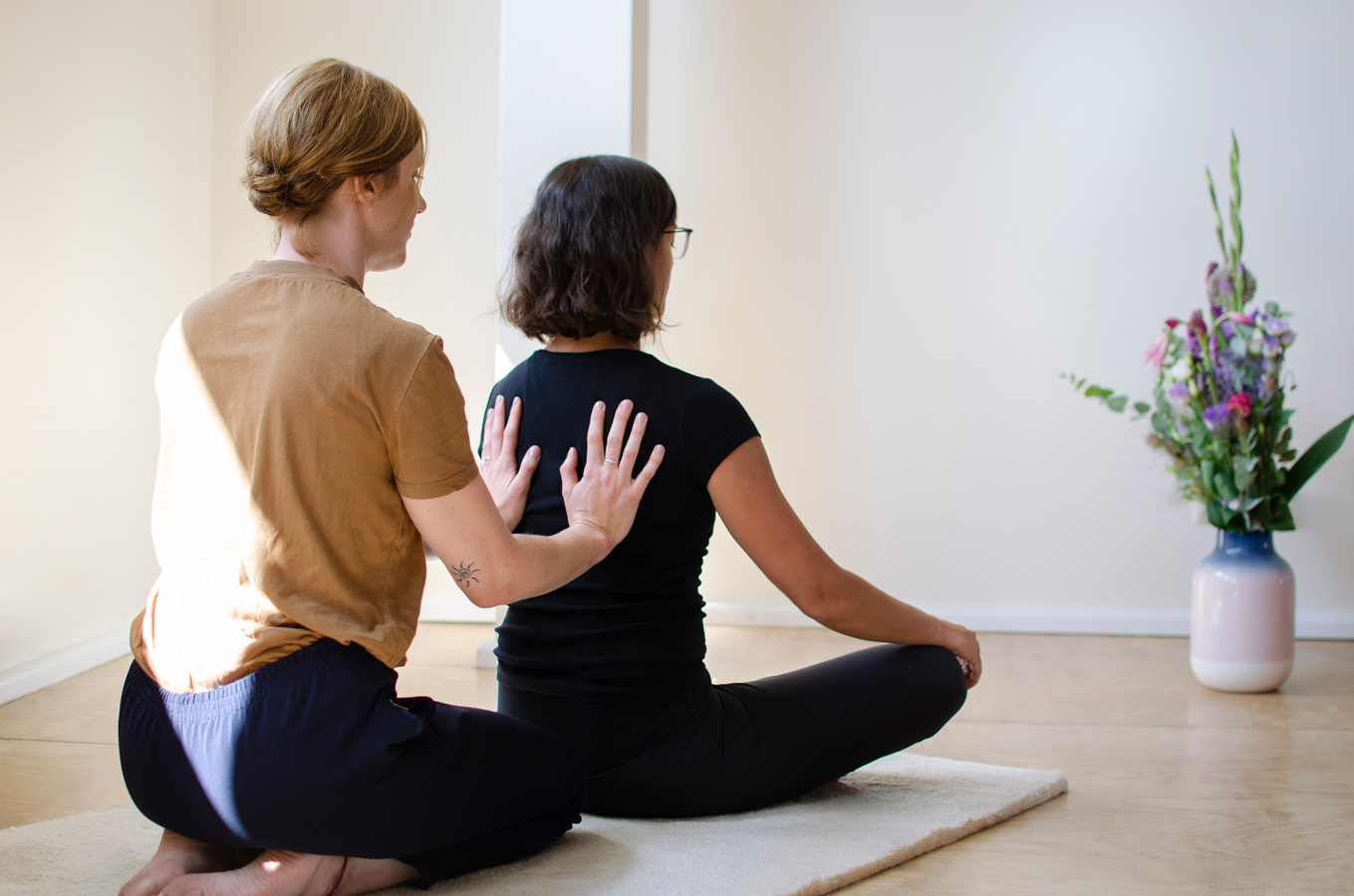 vase-blume-yogamatte